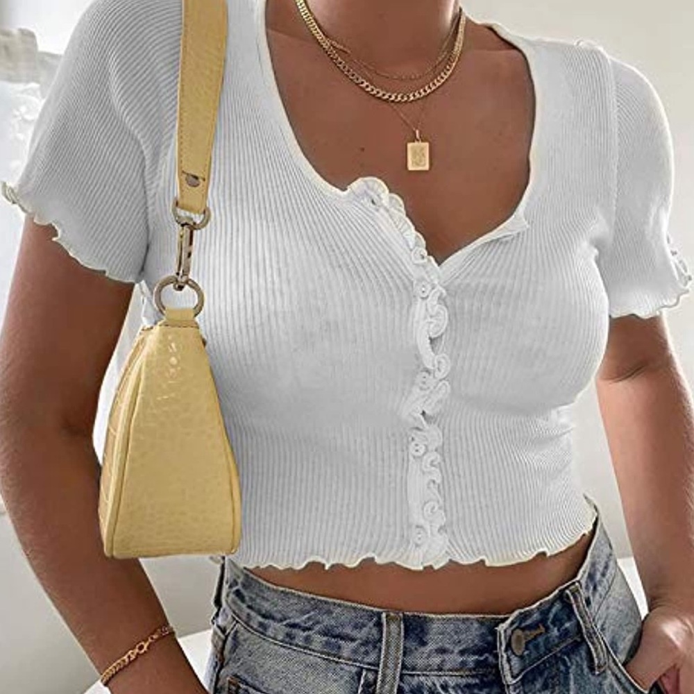 White Button Up Top🤍🤍